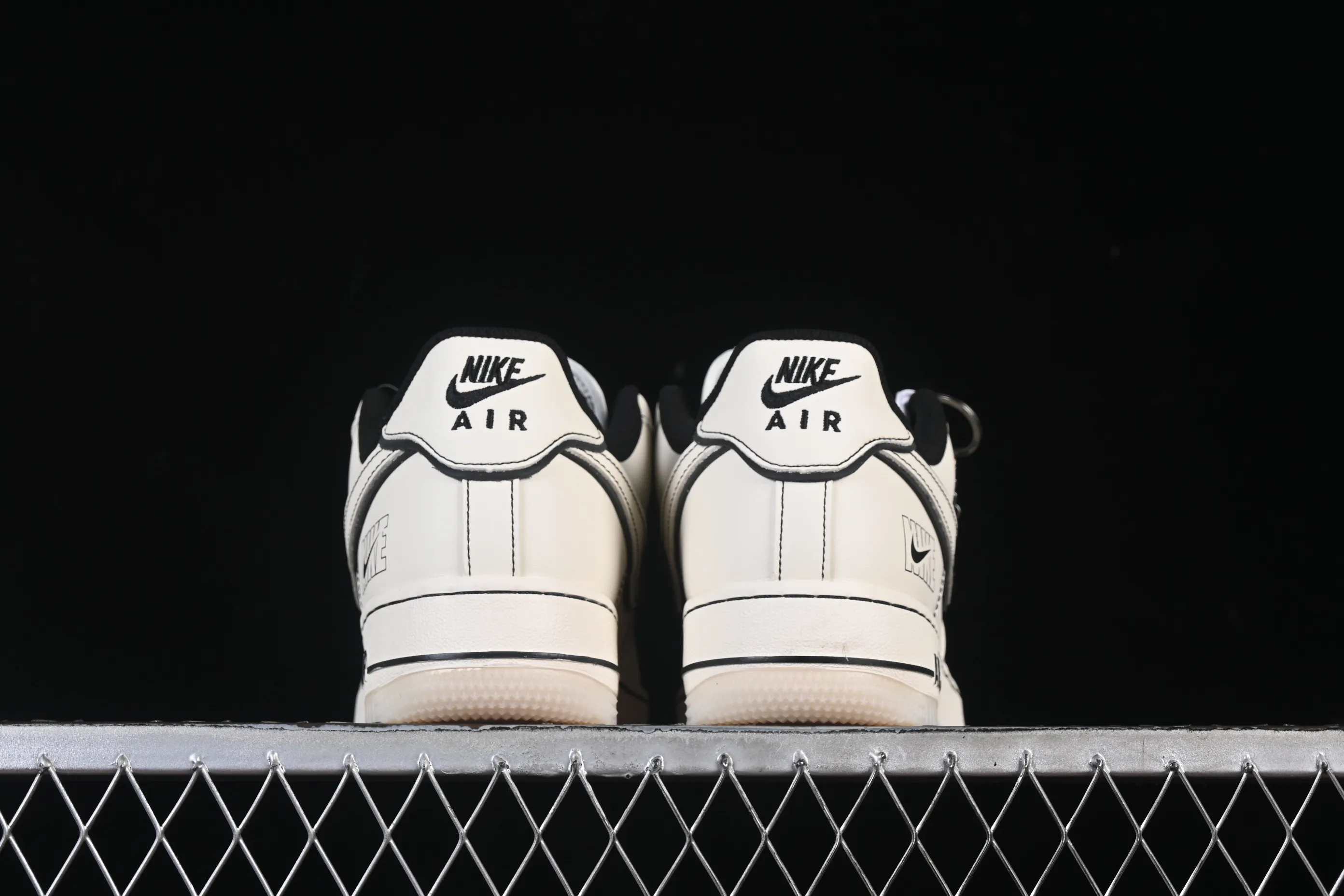 All categories Nk Air Force 1 Air Force series Nk Air Force 1 Low Air Force low-top Nike Air Force 1'07 Low Beige and black Bugs Bunny crystal bottom Air Force 1 low-top casual sneakers SM6668-115